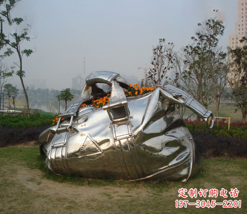南阳不锈钢手提包雕塑--传承经典,拥有独特之美