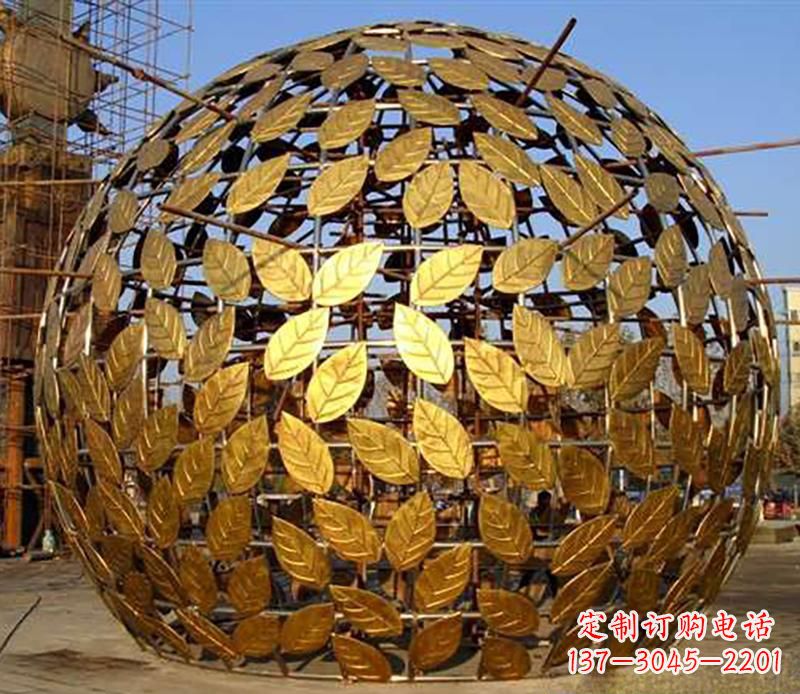 南阳不锈钢树叶镂空球景观雕塑
