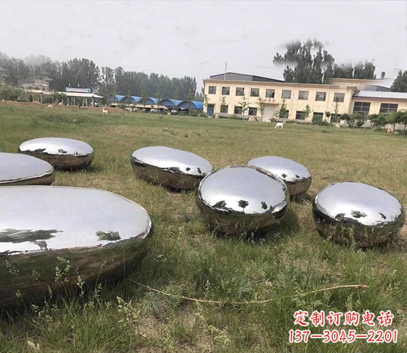 南阳公园不锈钢水滴座椅景观雕塑