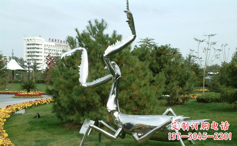 南阳不锈钢雕刻螳螂摆件