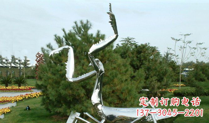 南阳优雅大气的不锈钢螳螂雕塑