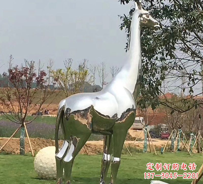 南阳公园不锈钢长颈鹿雕塑
