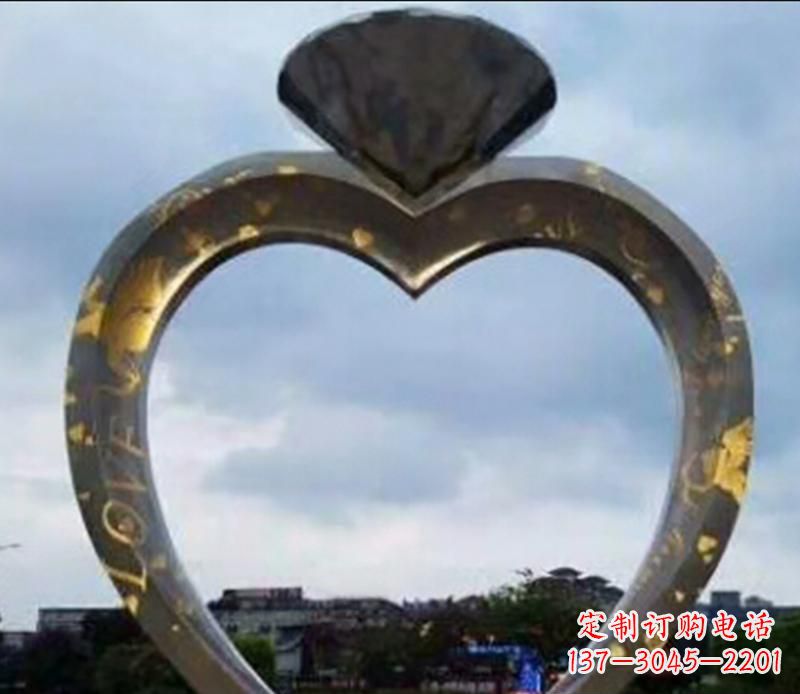 南阳不锈钢大型钻石戒指景观雕塑
