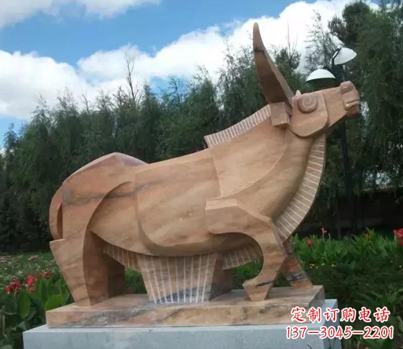 南阳公园抽象动物牛石雕
