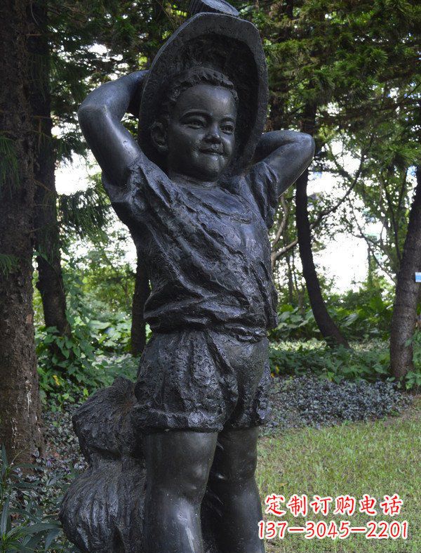 南阳优雅童子·少年戴草帽铜雕