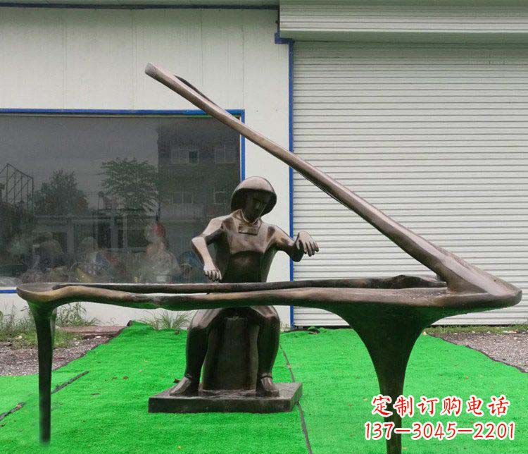 南阳 传奇钢琴雕塑