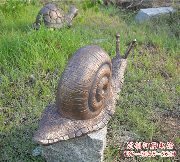 南阳公园动物玻璃钢仿铜蜗牛雕塑