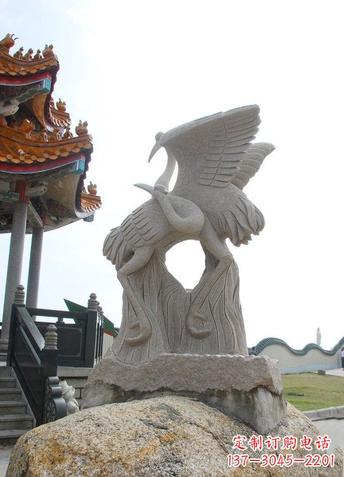 南阳高雅优美的公园动物大理石仙鹤雕塑
