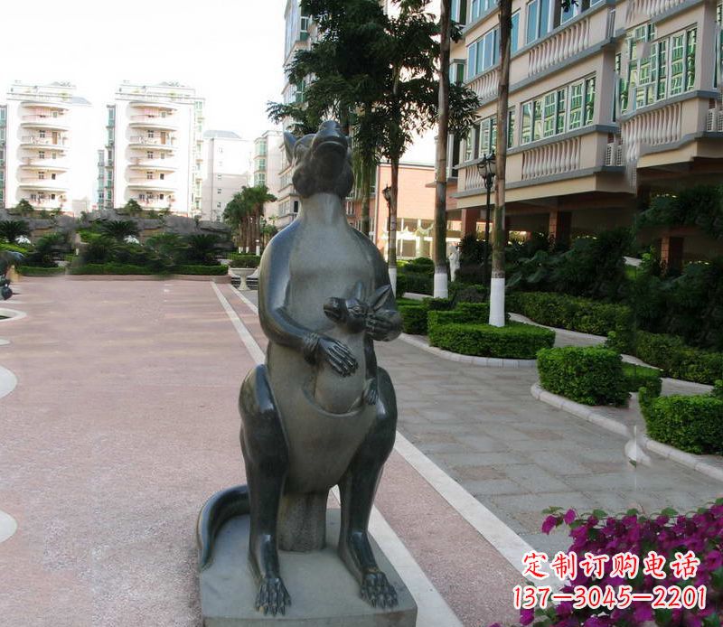南阳公园动物袋鼠石雕