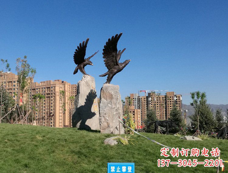 南阳公园动物老鹰铜雕