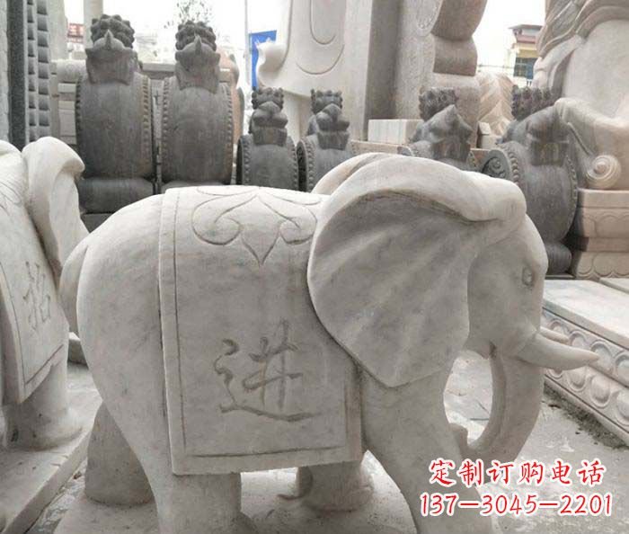 南阳公园动物石雕小象