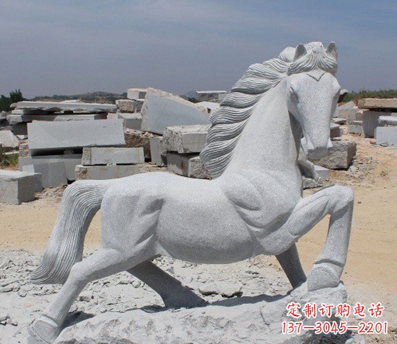 南阳引领时尚的公园小马雕塑