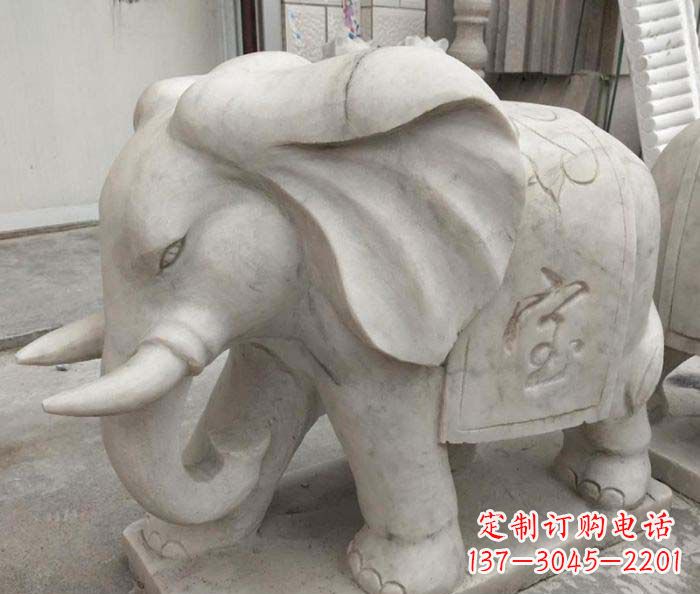 南阳公园动物招财大象石雕