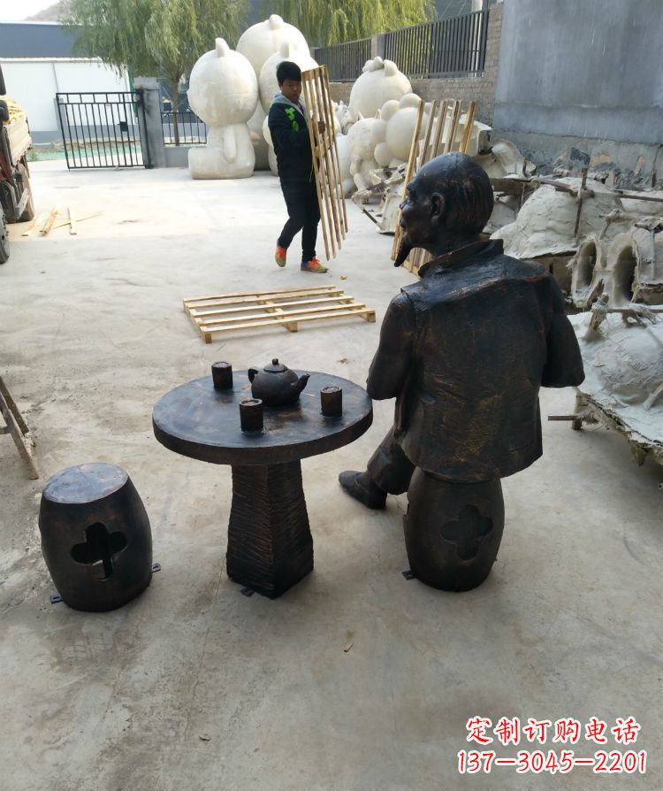 南阳精美的老人铜雕
