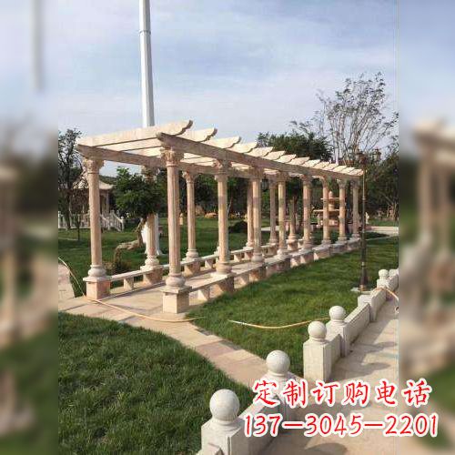 南阳增添公园美景的长廊石雕