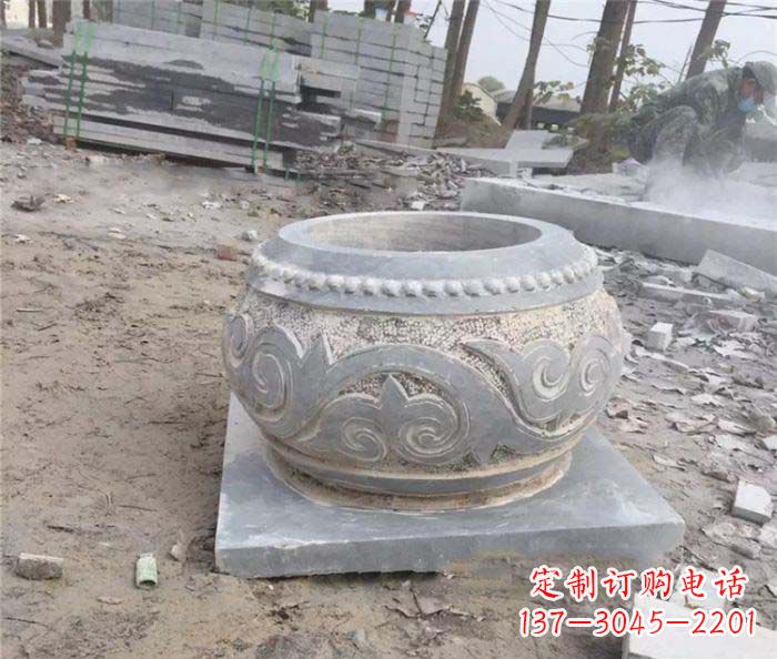 南阳古典风格的仿古石水缸雕塑