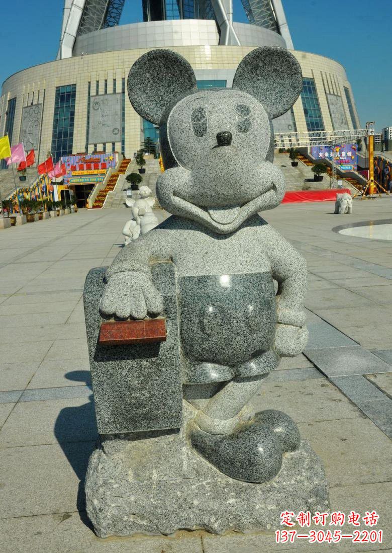 南阳公园景区卡通米老鼠石雕