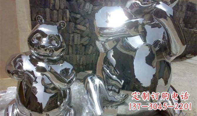南阳真实不锈钢熊猫大型雕塑