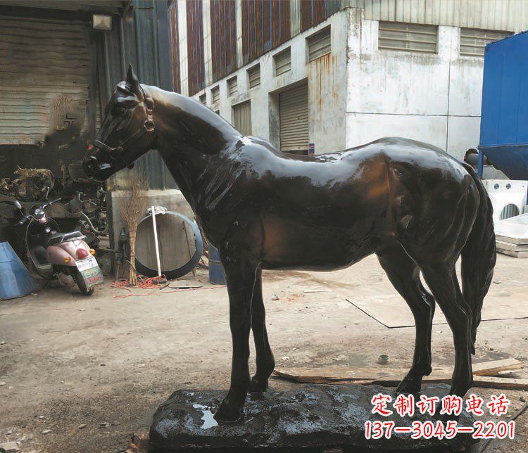 南阳玻璃钢仿铜雕塑栩栩如生的飞奔骏马