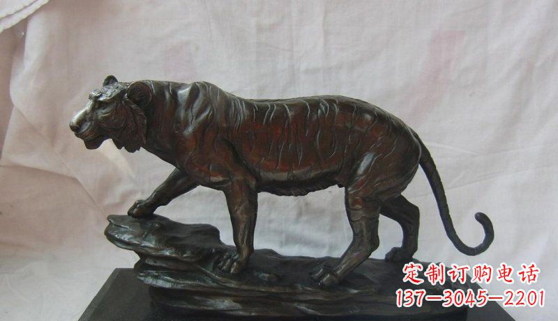 南阳公园老虎动物铜雕 (5)