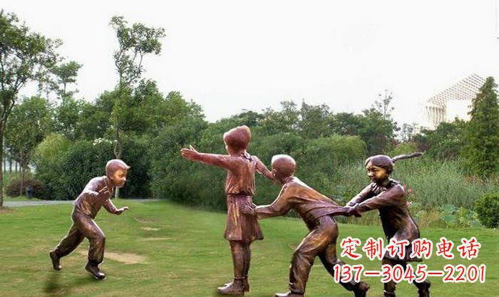 南阳风格多变的老鹰雕塑