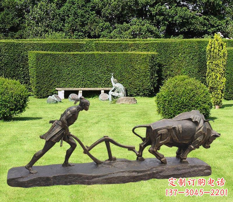 南阳古典风格牛雕塑,新时代艺术装点