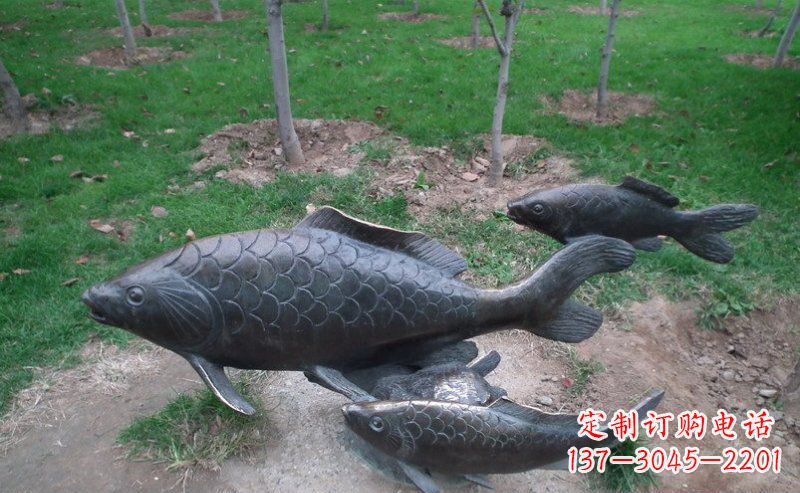 南阳公园鲤鱼动物铜雕