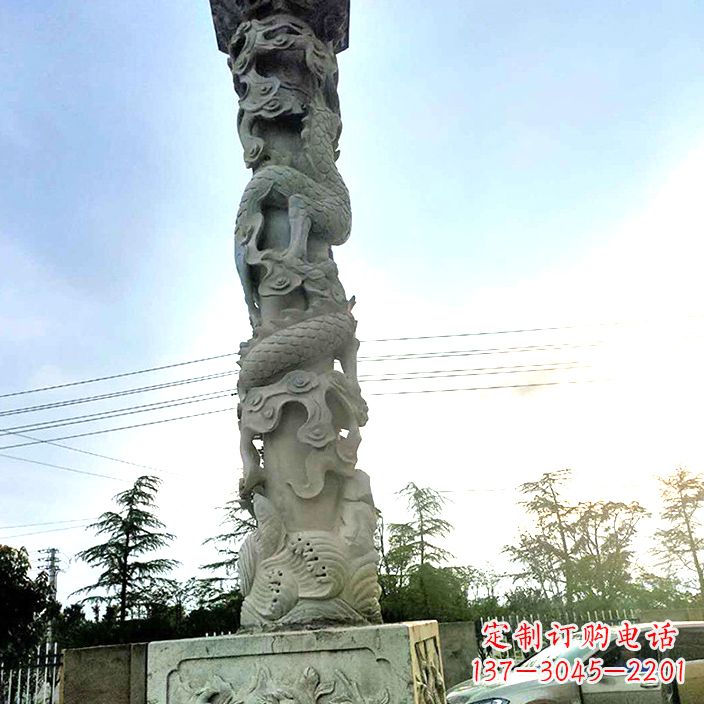 南阳精致的公园龙柱石雕