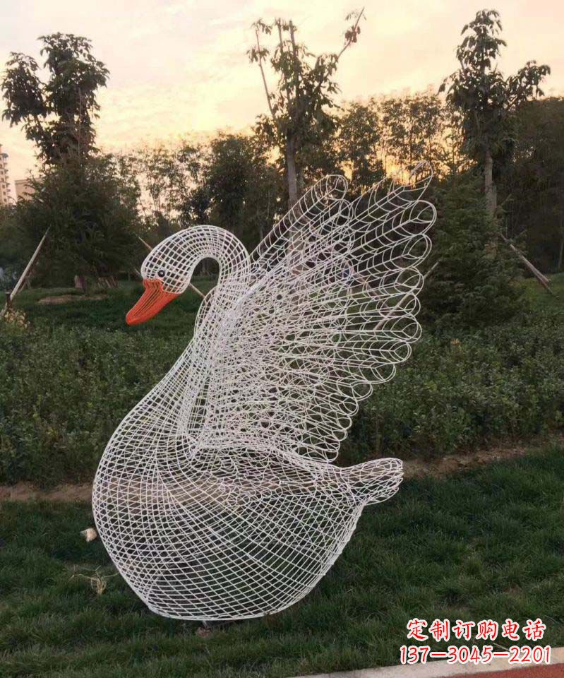 南阳高雅不锈钢镂空天鹅雕塑
