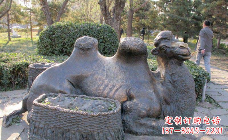 南阳公园骆驼动物铜雕