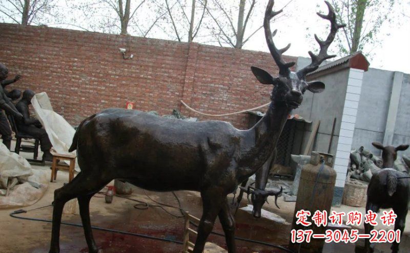 南阳精美梅花鹿铜雕,施展艺术之美
