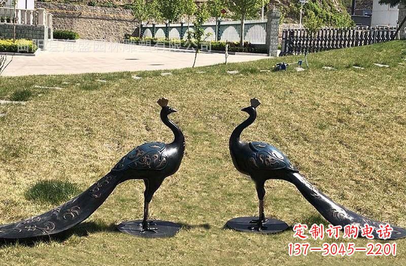 南阳公园青铜孔雀雕塑