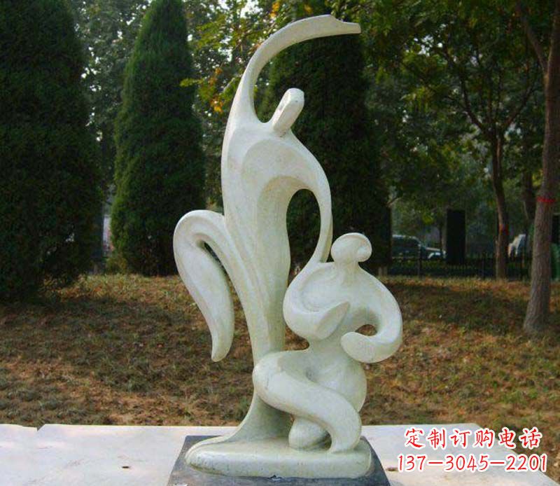 南阳公园情侣抽象人物雕塑