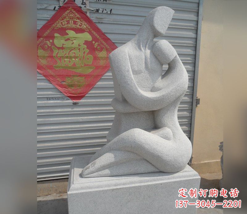 南阳公园情侣人物小品石雕