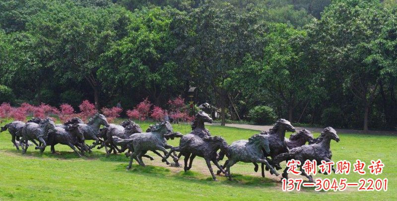 南阳公园群马动物铜雕