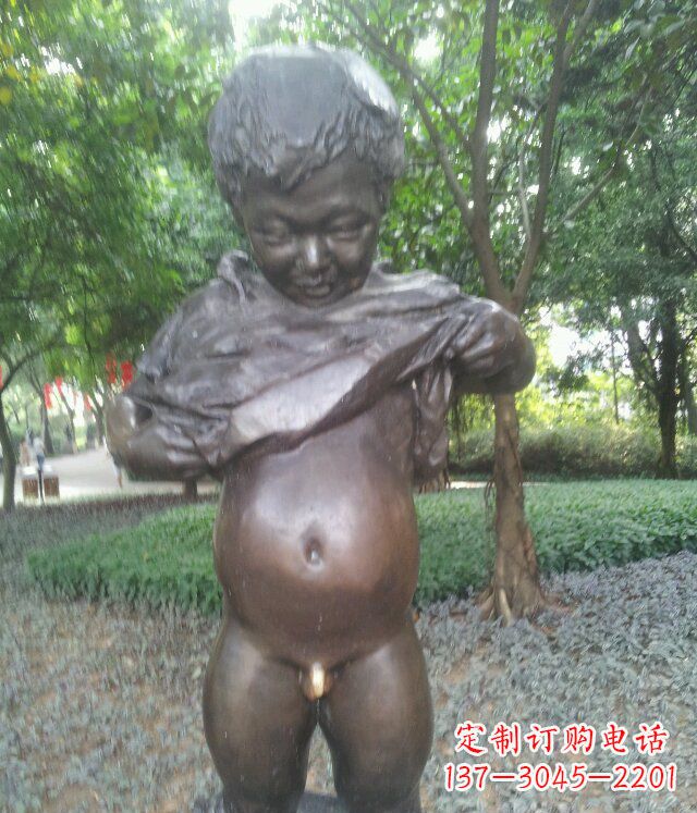 南阳萌动活泼的男孩铜雕塑