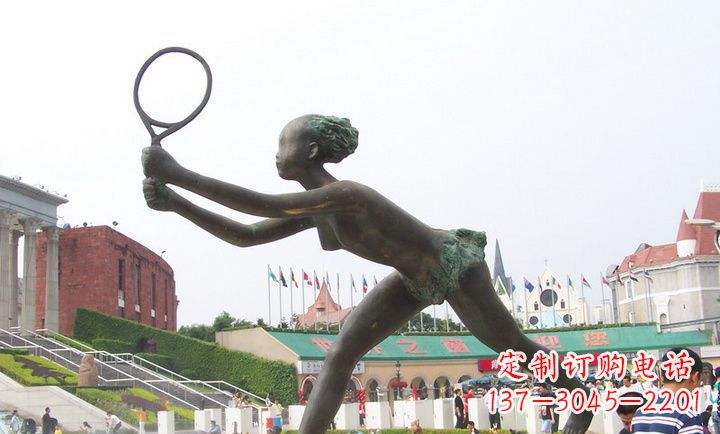 南阳公园少女打羽毛球铜雕