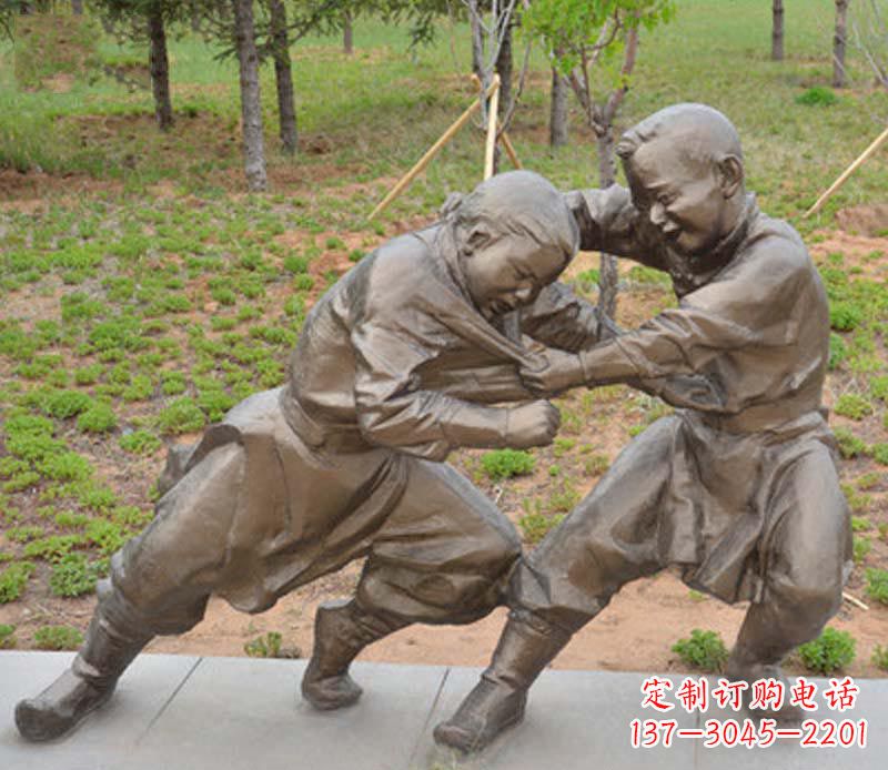 南阳公园摔跤的小男孩铜雕