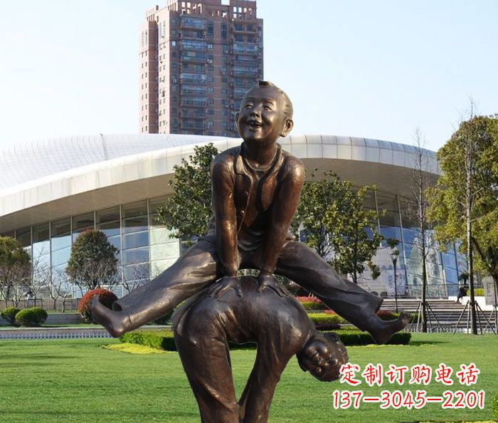 南阳童趣十足的山羊铜雕