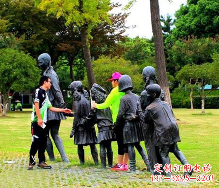 南阳铜质老鹰抓小鸡雕塑