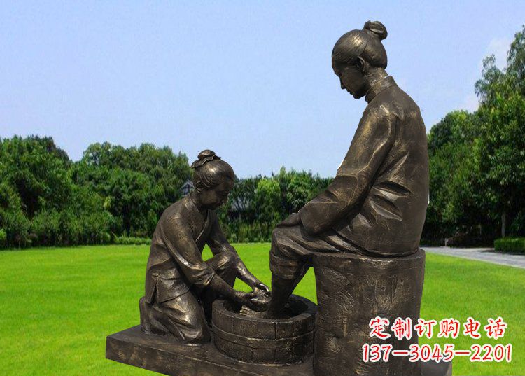南阳浓浓爱意的母爱,定制青铜铸造的母亲雕塑