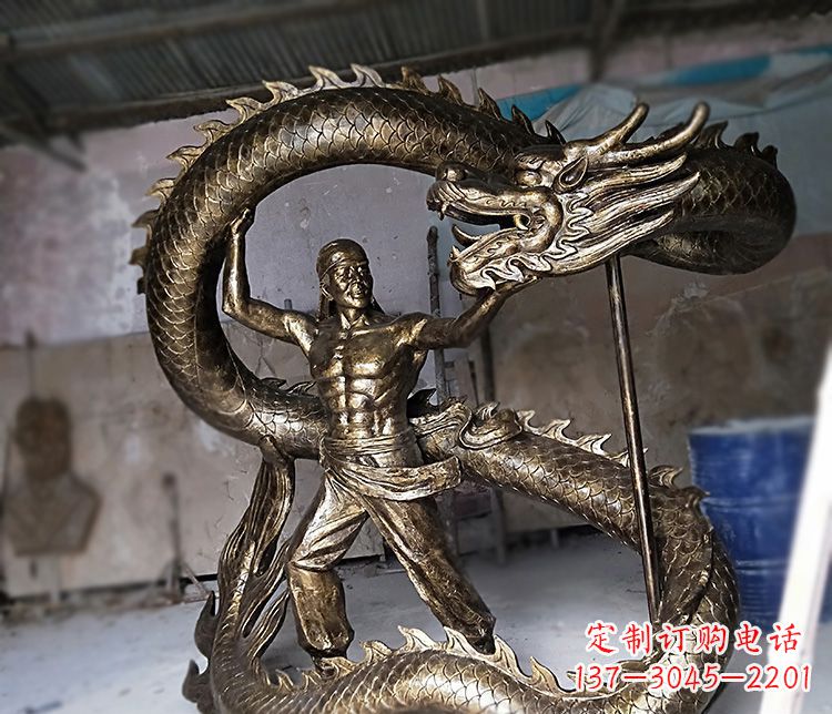 南阳公园舞龙的人物铜雕
