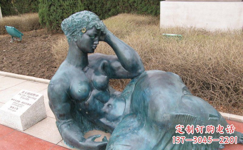 南阳公园西方女人人物铜雕_2