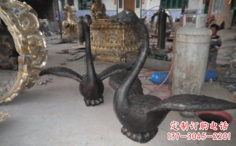 南阳公园仙鹤动物铜雕
