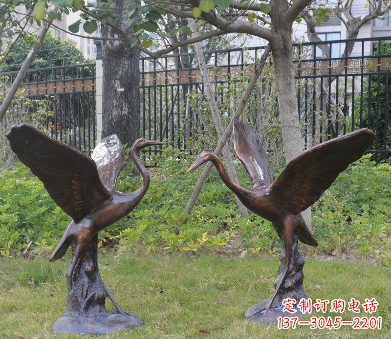 南阳公园仙鹤景观玻璃钢仿铜摆件