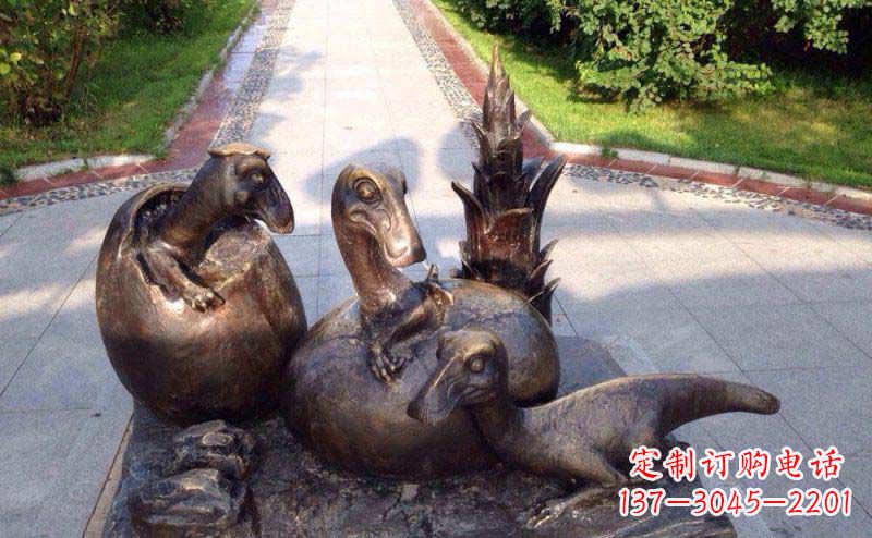南阳公园小恐龙景观铜雕