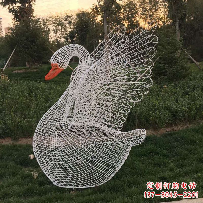 南阳秀美天鹅铁艺雕塑,点缀公园绿地