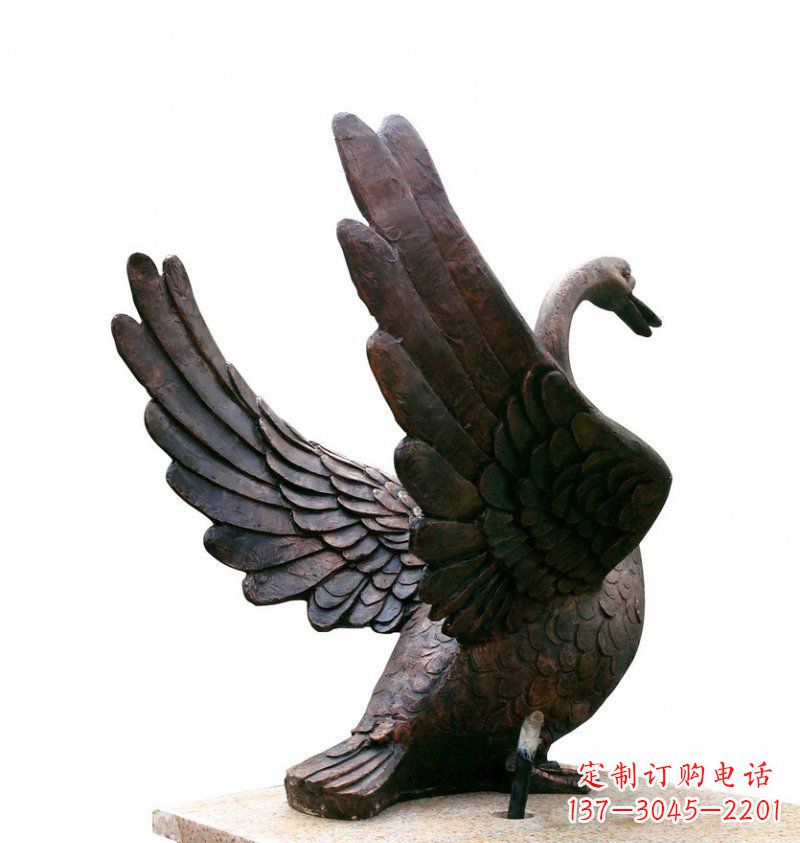南阳欣赏翱翔的天鹅铜雕