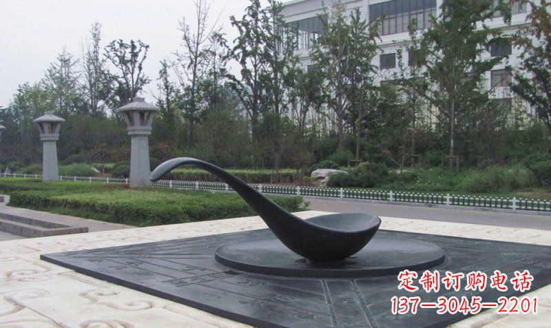 南阳中领雕塑指南针铜雕——定制你的独特景观