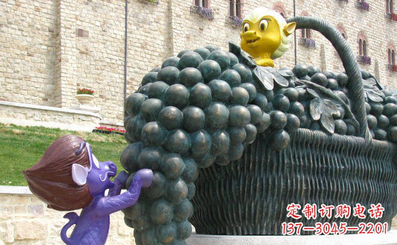 南阳公园装葡萄的篮子景观铜雕